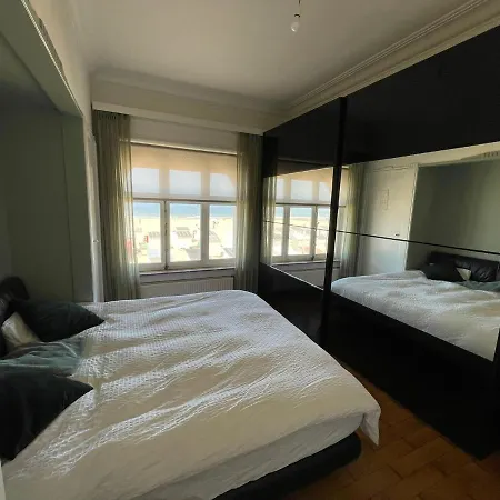 Uniek Op De Zeedijk Met Parking * Oostende