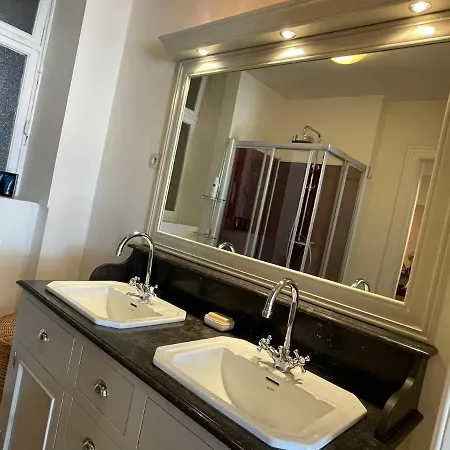 Lejlighed Uniek Op De Zeedijk Met Parking Oostende