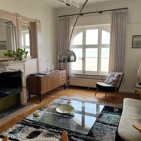 Appartement Uniek Op De Zeedijk Met Parking Oostende
